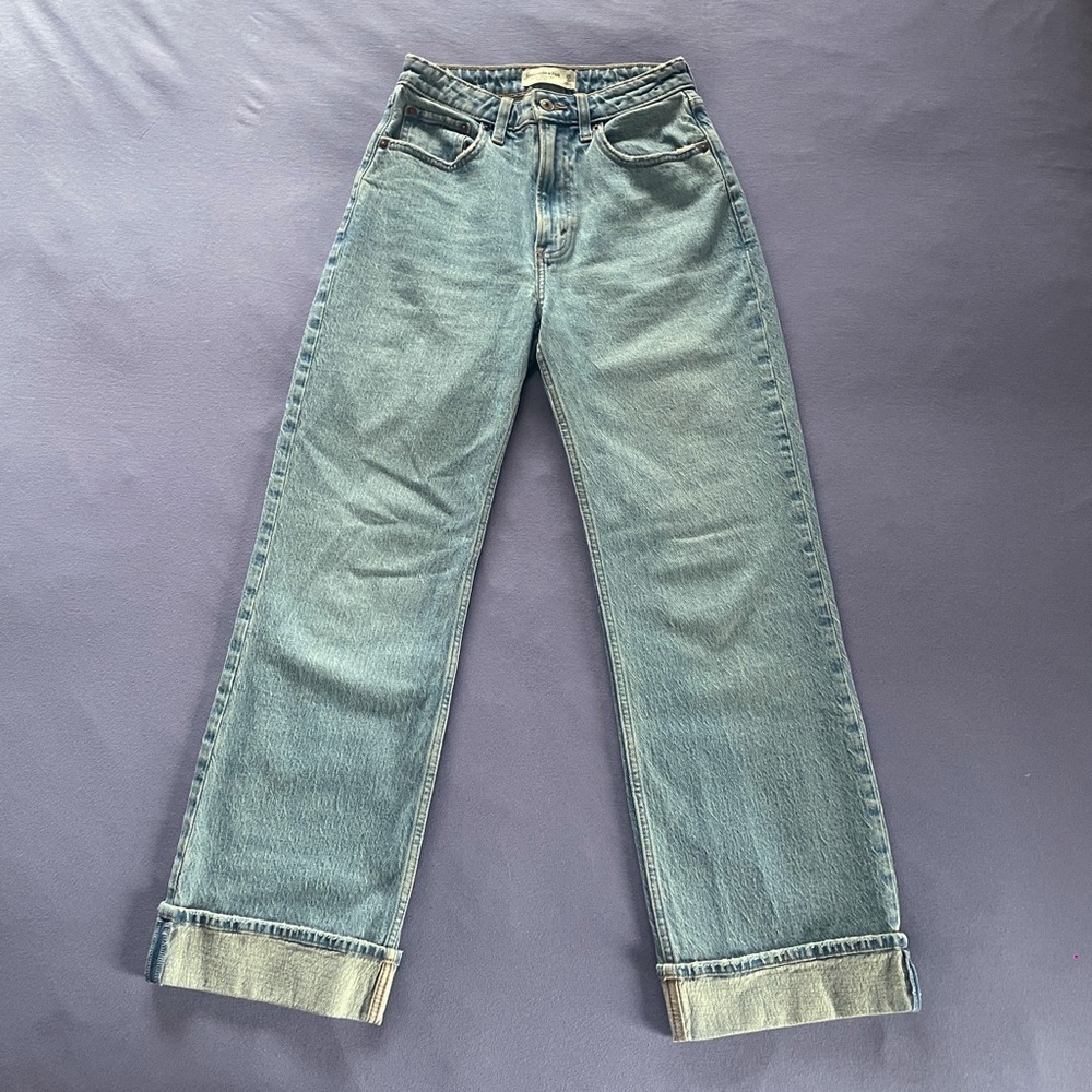 Abercrombie & Fitch 90s Relaxed High-Rise Light Wash Jeans